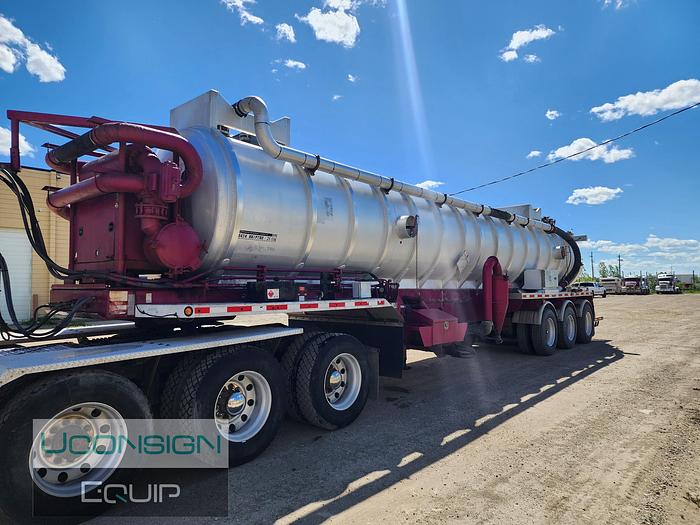 Used 2013 Peterbilt 367 Semi-Vacuum