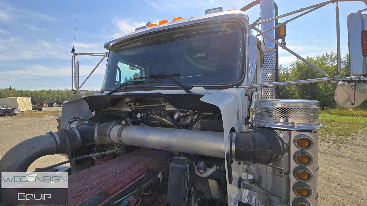 Used 2020 Kenworth T800 Daycab Logging Truck