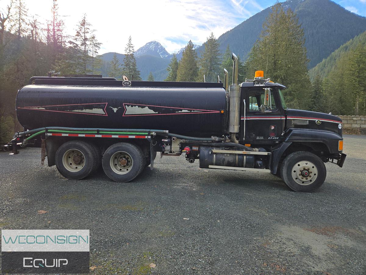 Used 1996 Mack CH613 Water Truck
