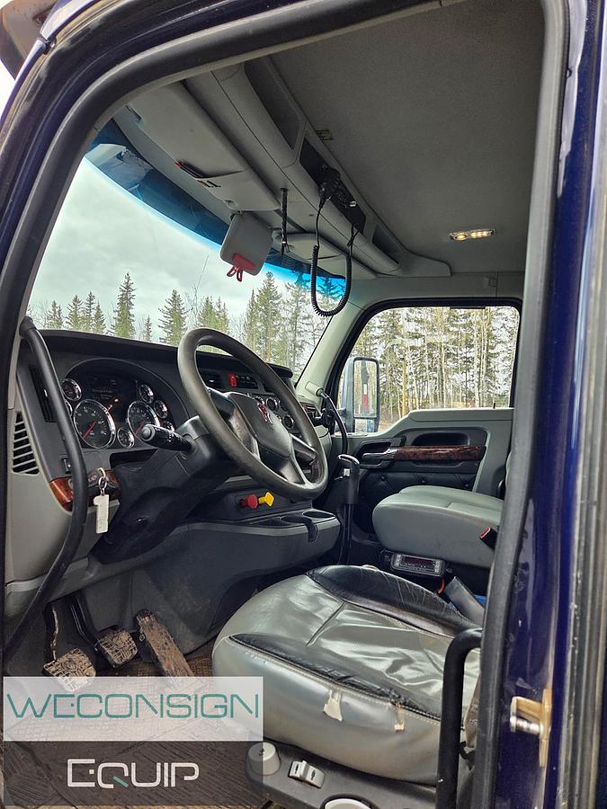 Used 2022 Kenworth T880