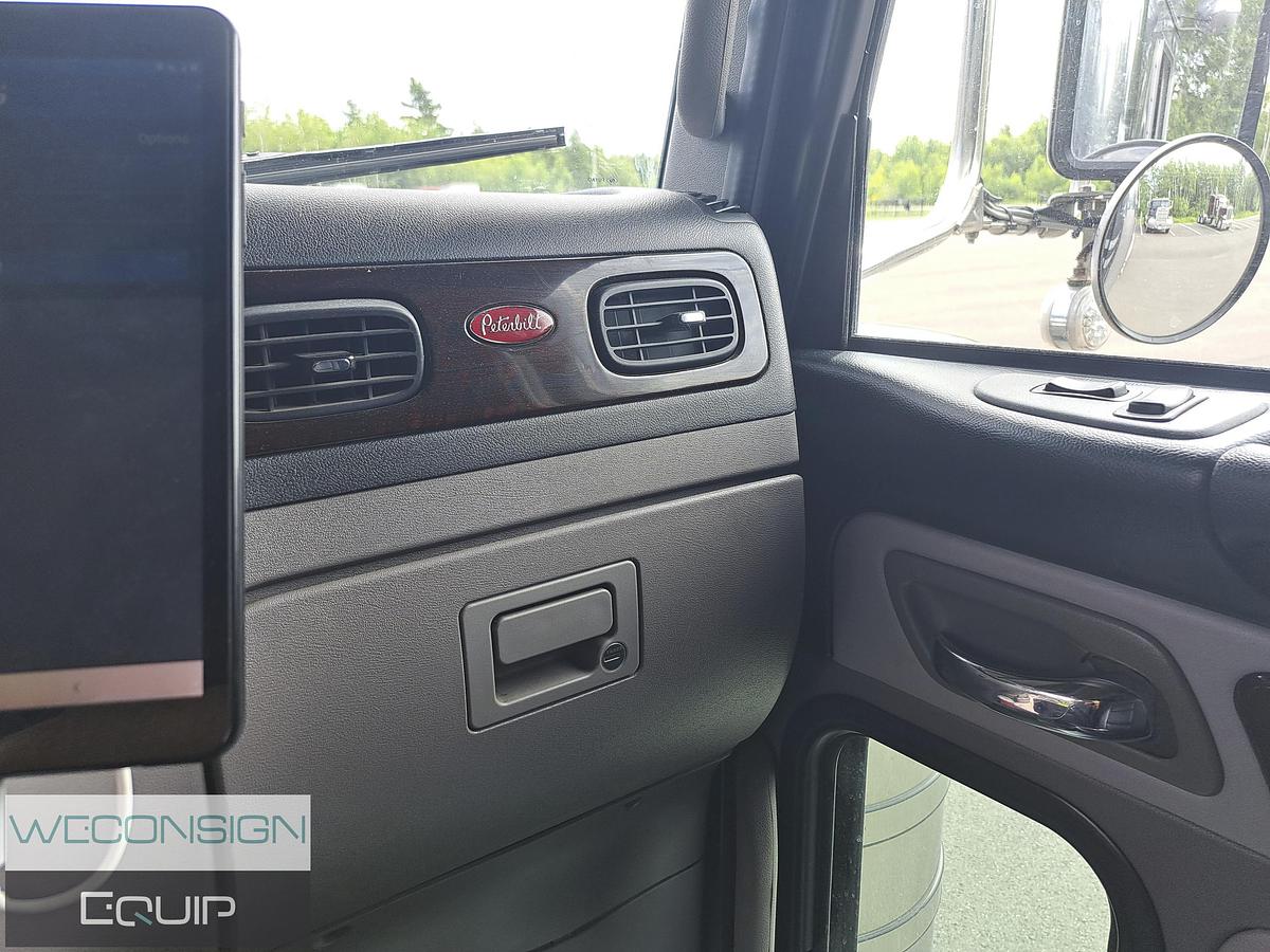 Used 2022 Peterbilt 389