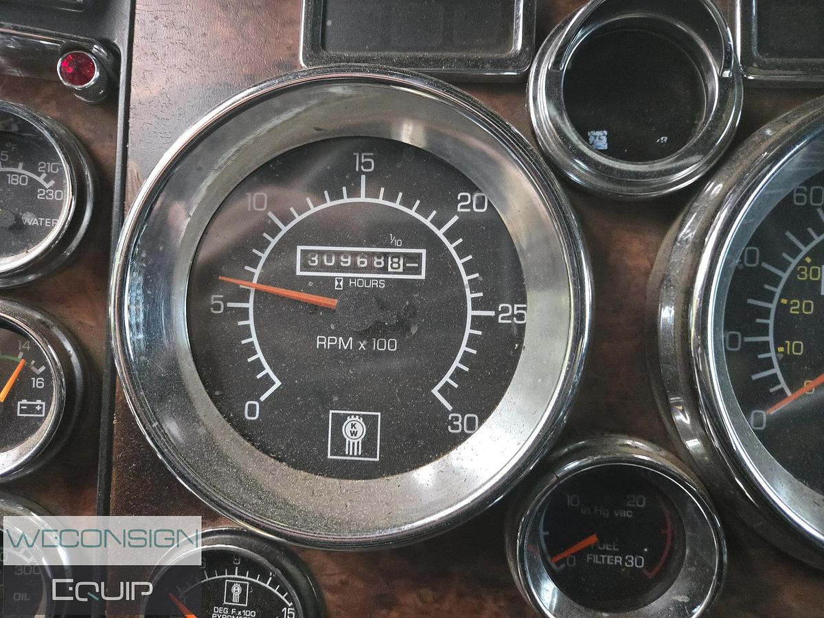 Used 2004 Kenworth T800B TA Dump Truck