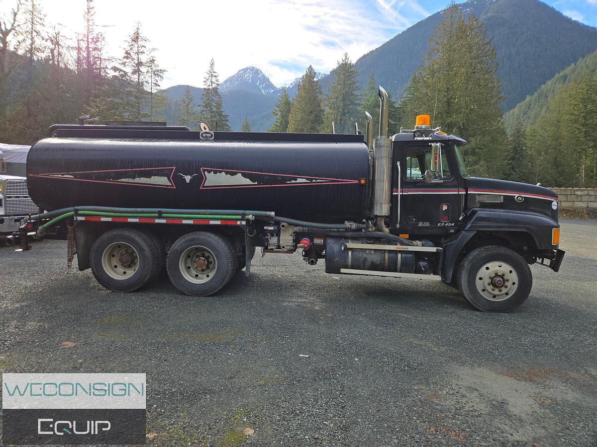Used 1996 Mack CH613 TA Water Truck