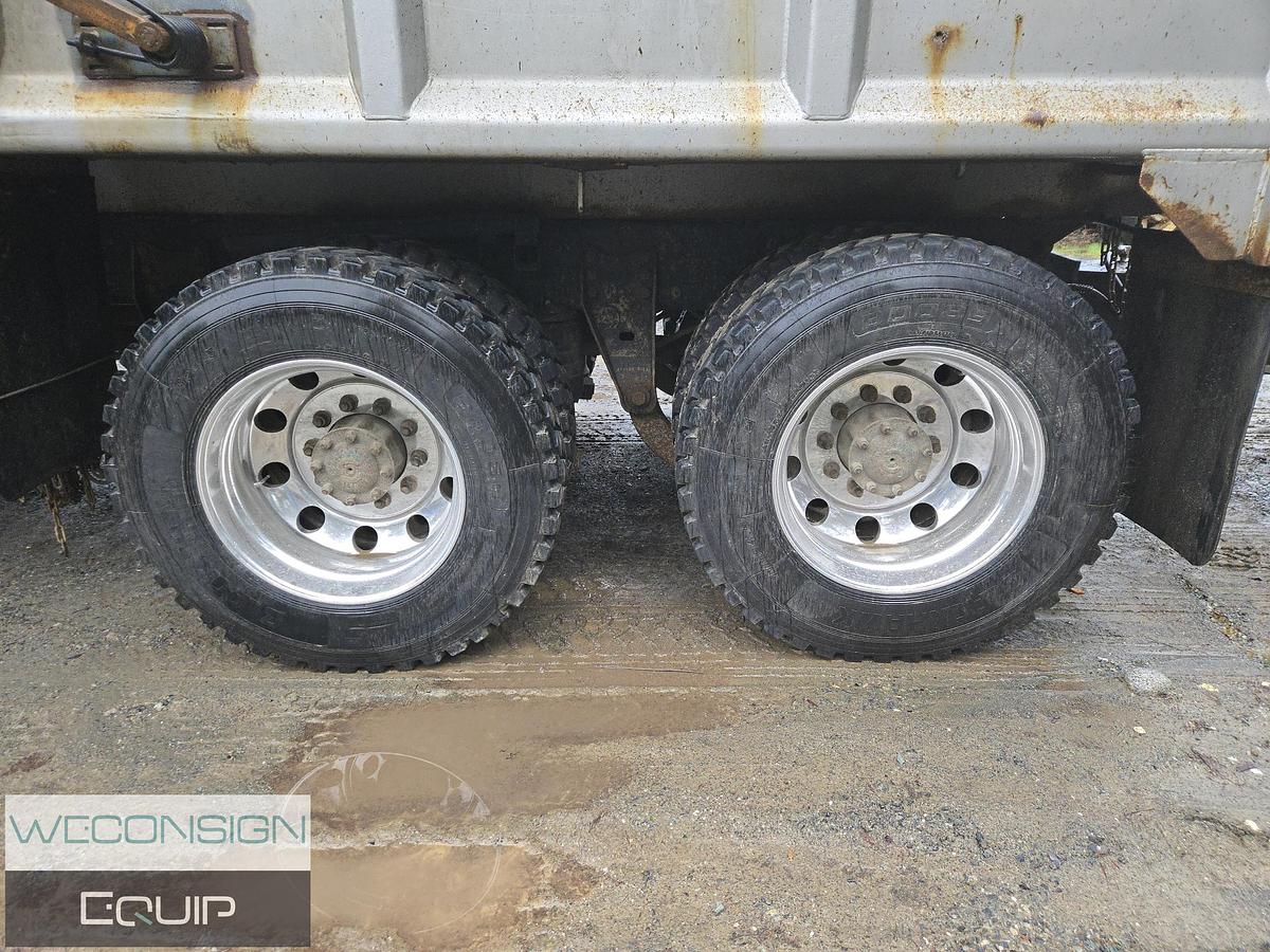 Used 2004 Kenworth T800B TA Dump Truck