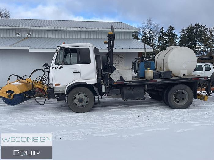 Used 2002 Nissan 2500 – Pavement Marking Vocational Truck