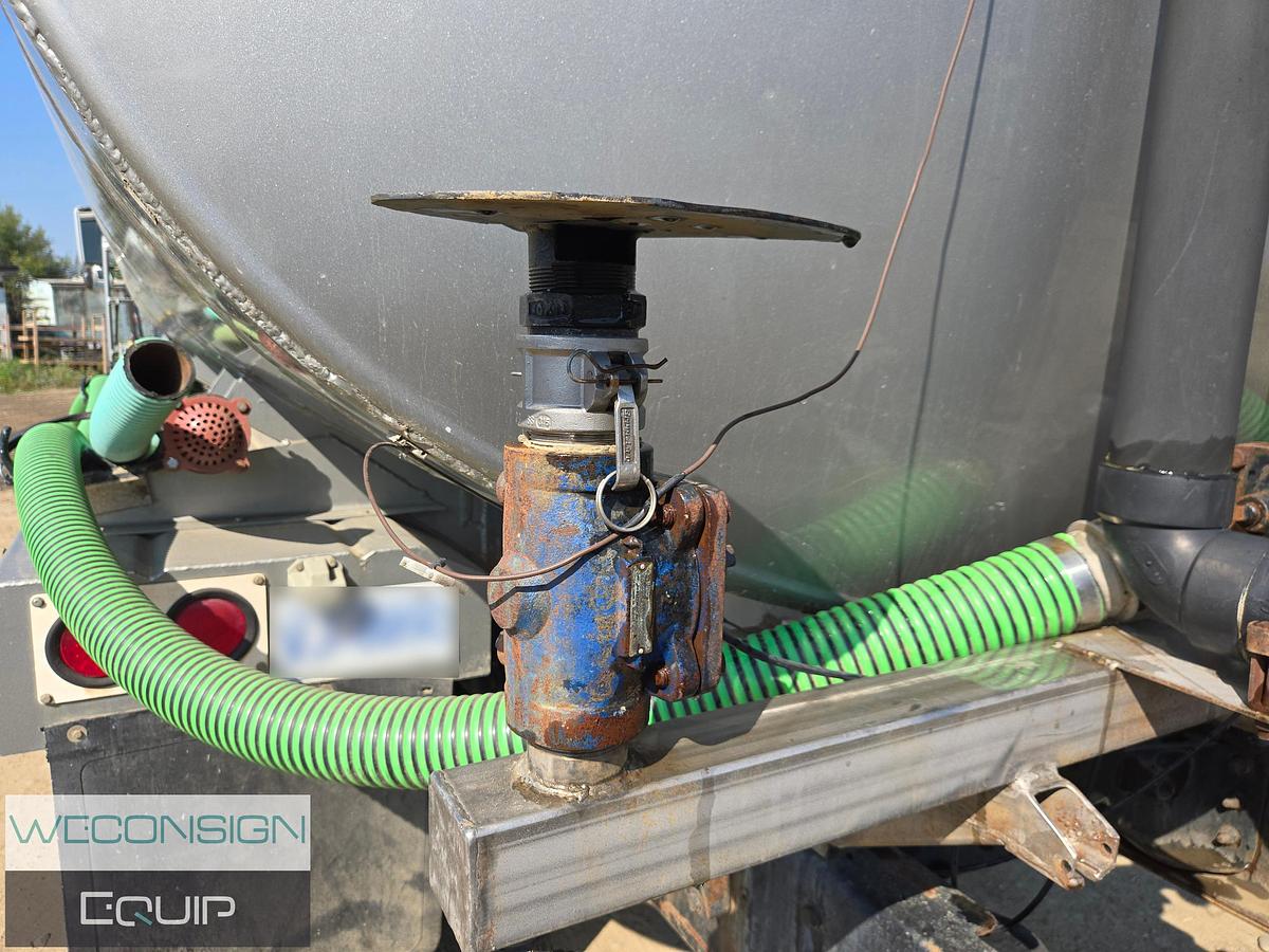 Used 1997 International 4,000 Gallon Water Truck