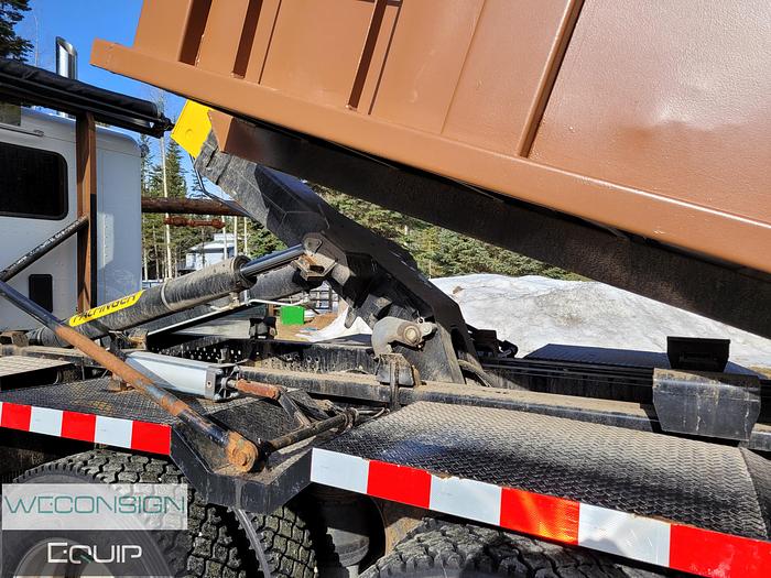 Used 2019 Peterbilt 367 Tandem Roll Off Truck