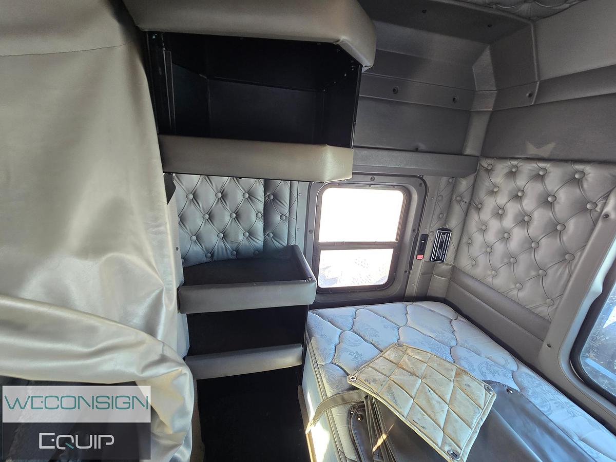 Used 2019 Kenworth T800 Winch Truck