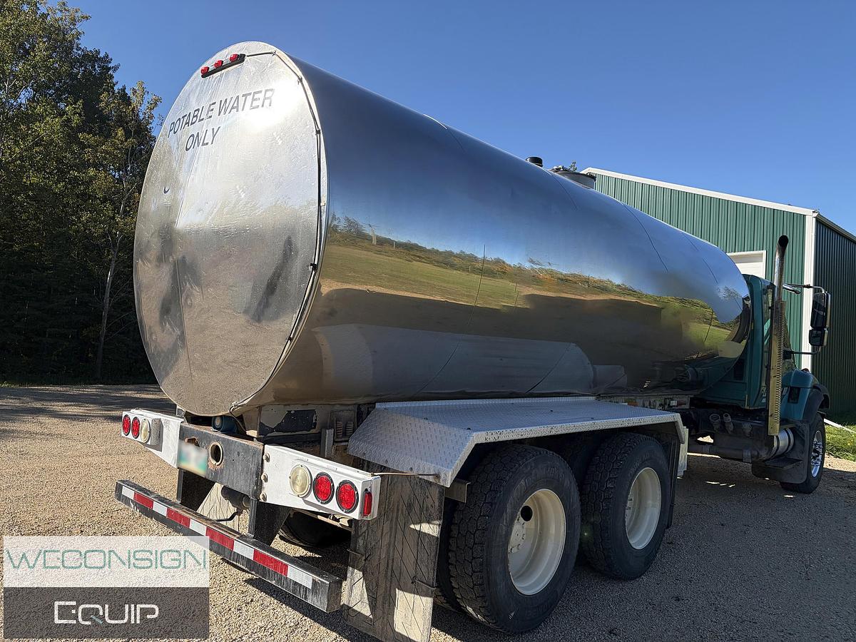 Used 2002 International 7400 SBA 6X4 Potable Water Truck
