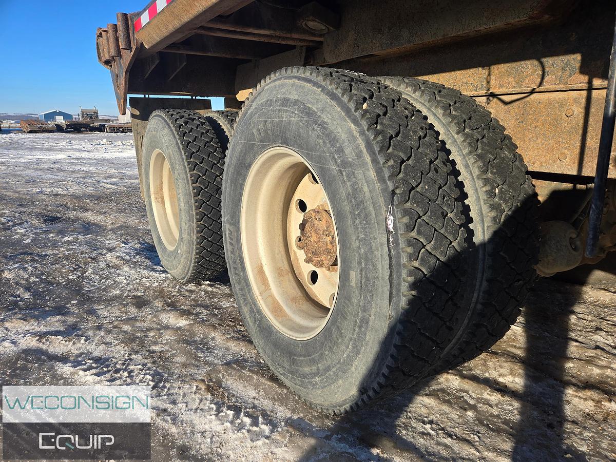 Used 2006 Kenworth C500B Bed Truck