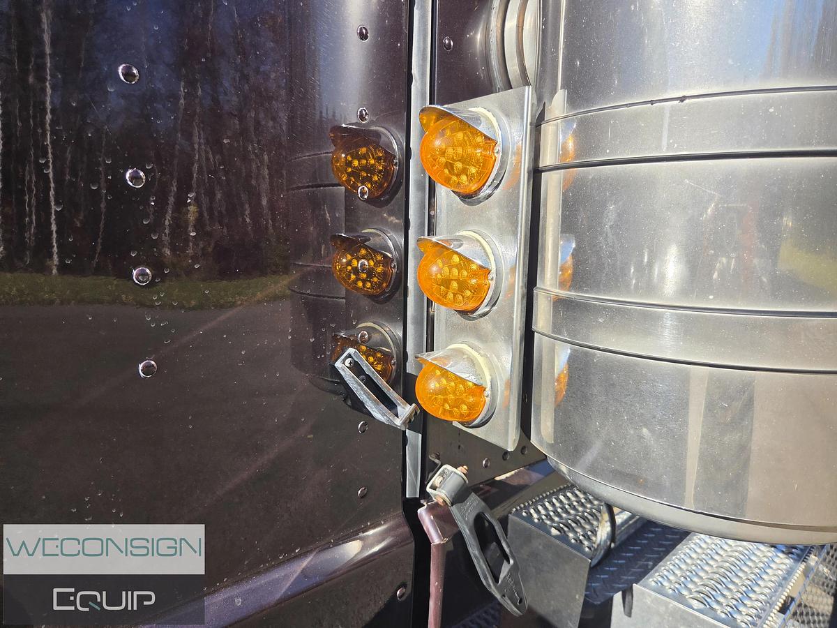 Used 2023 Peterbilt 389 Sleeper Truck Tractor