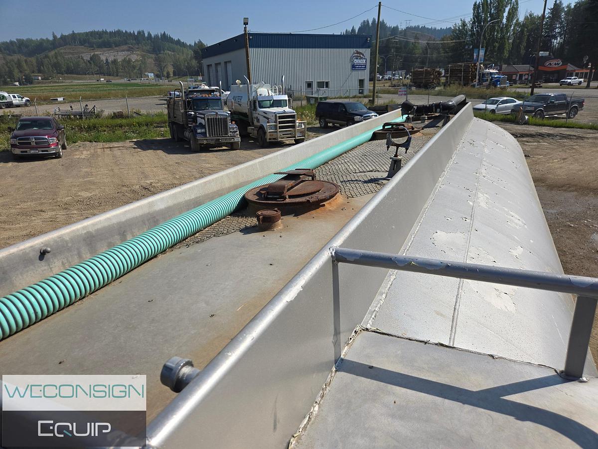 Used 1997 International 4,000 Gallon Water Truck