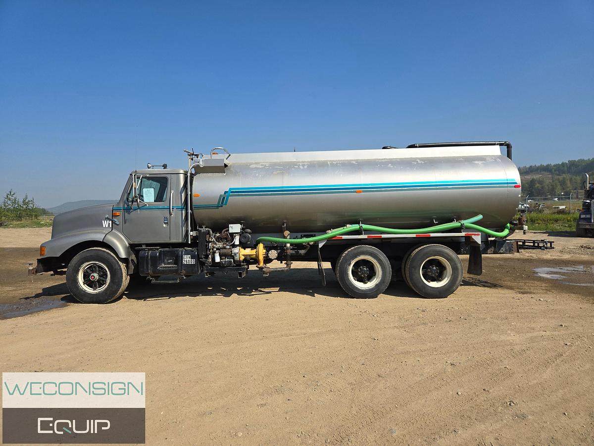 Used 1997 International 4,000 Gallon Water Truck
