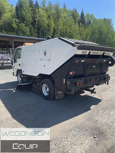 Used 1999 GMC/ISUZU  Single Axle Street Sweeper Truck