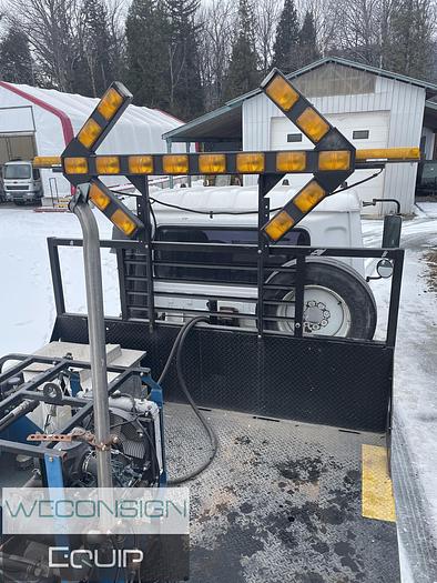 Used 2002 Nissan 2500 – Pavement Marking Vocational Truck