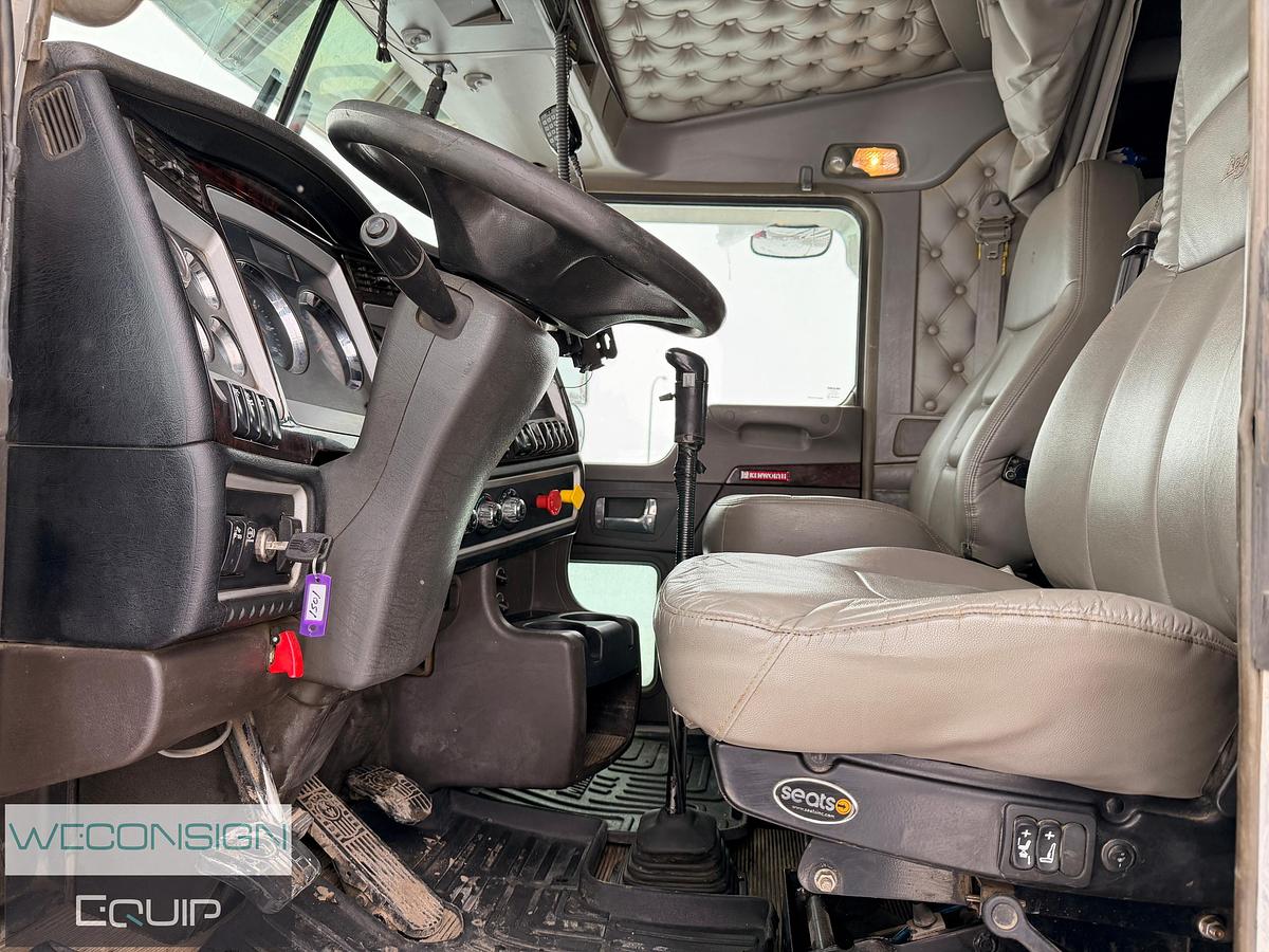 Used 2015 Kenworth T800 Tri Drive Winch Truck