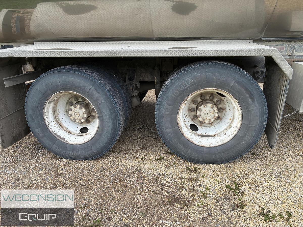 Used 2002 International 7400 SBA 6X4 Potable Water Truck