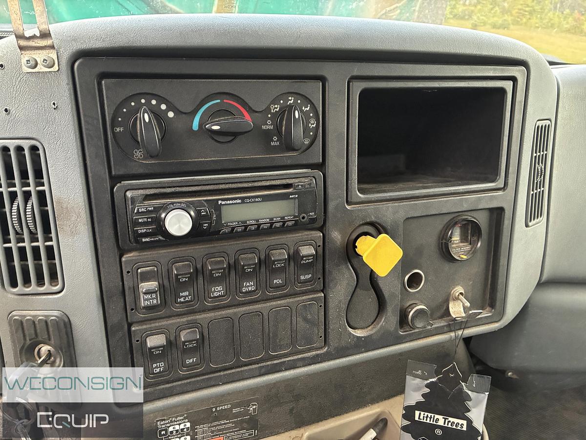 Used 2002 International 7400 SBA 6X4 Potable Water Truck