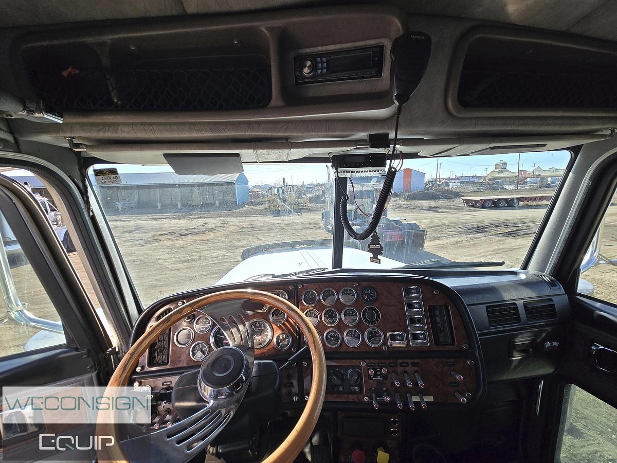Used 2005 Peterbilt Sleeper Wet Kit Truck