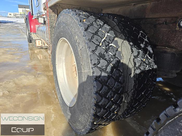 Used 2013 Peterbilt 367 Sleeper Winch Truck