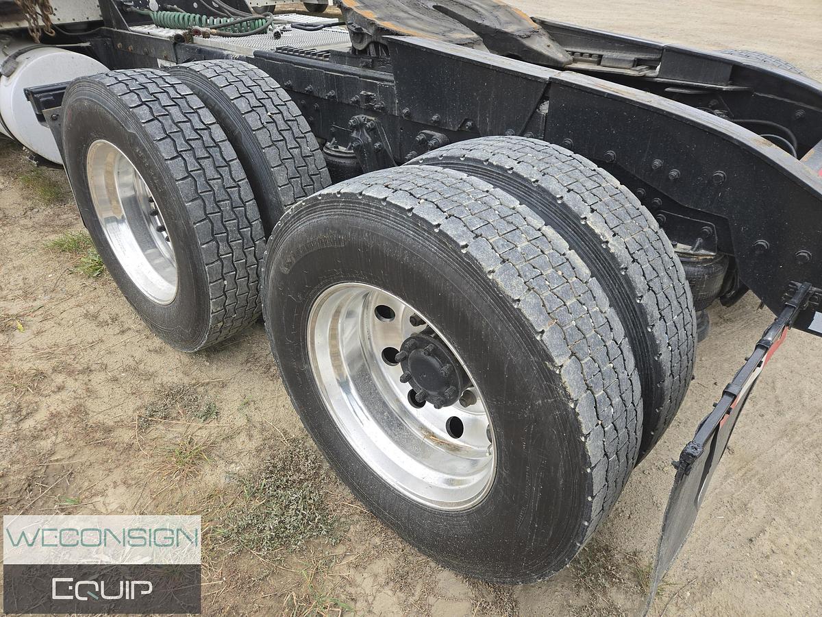 Used 2006 Kenworth W900B Sleeper Truck Tractor