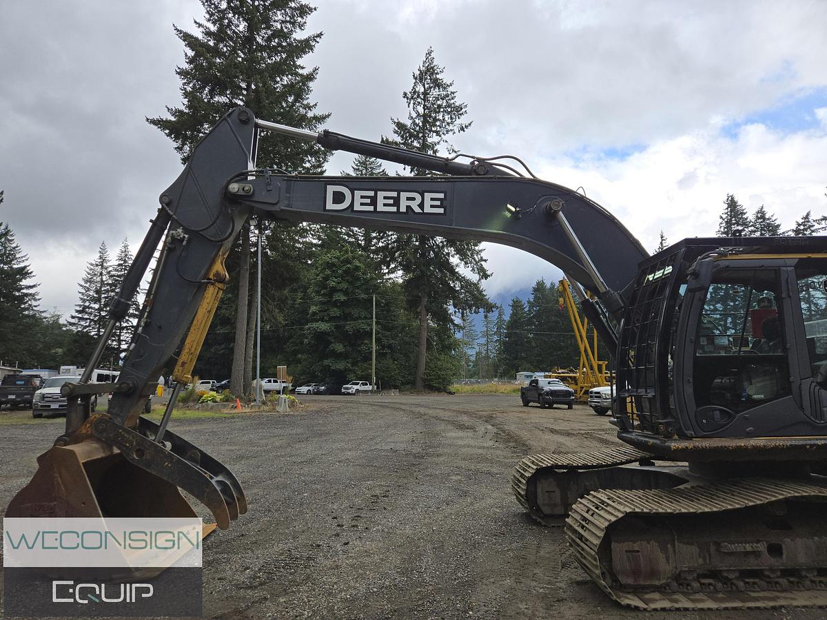 Used 2007 John Deere 240D Excavator