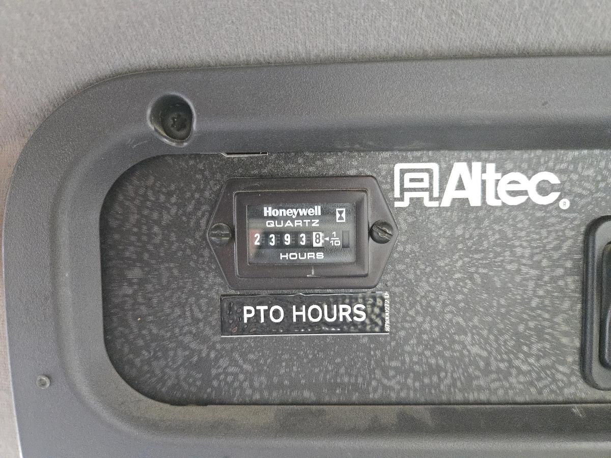 Used 2013 Freightliner 114SD TA Digger Truck