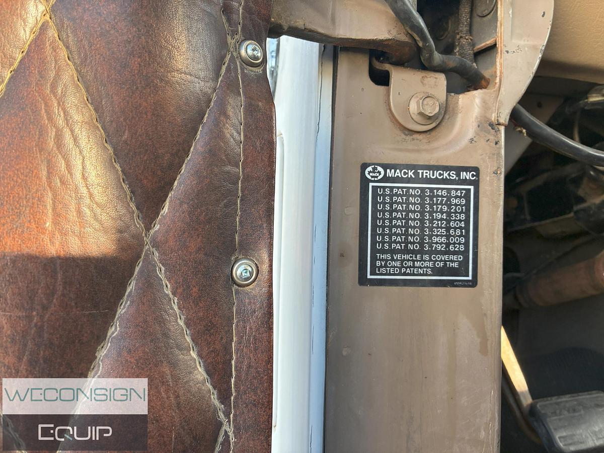 Used 1986 Mack Single Bed Truck