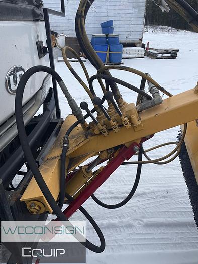 Used 2002 Nissan 2500 – Pavement Marking Vocational Truck