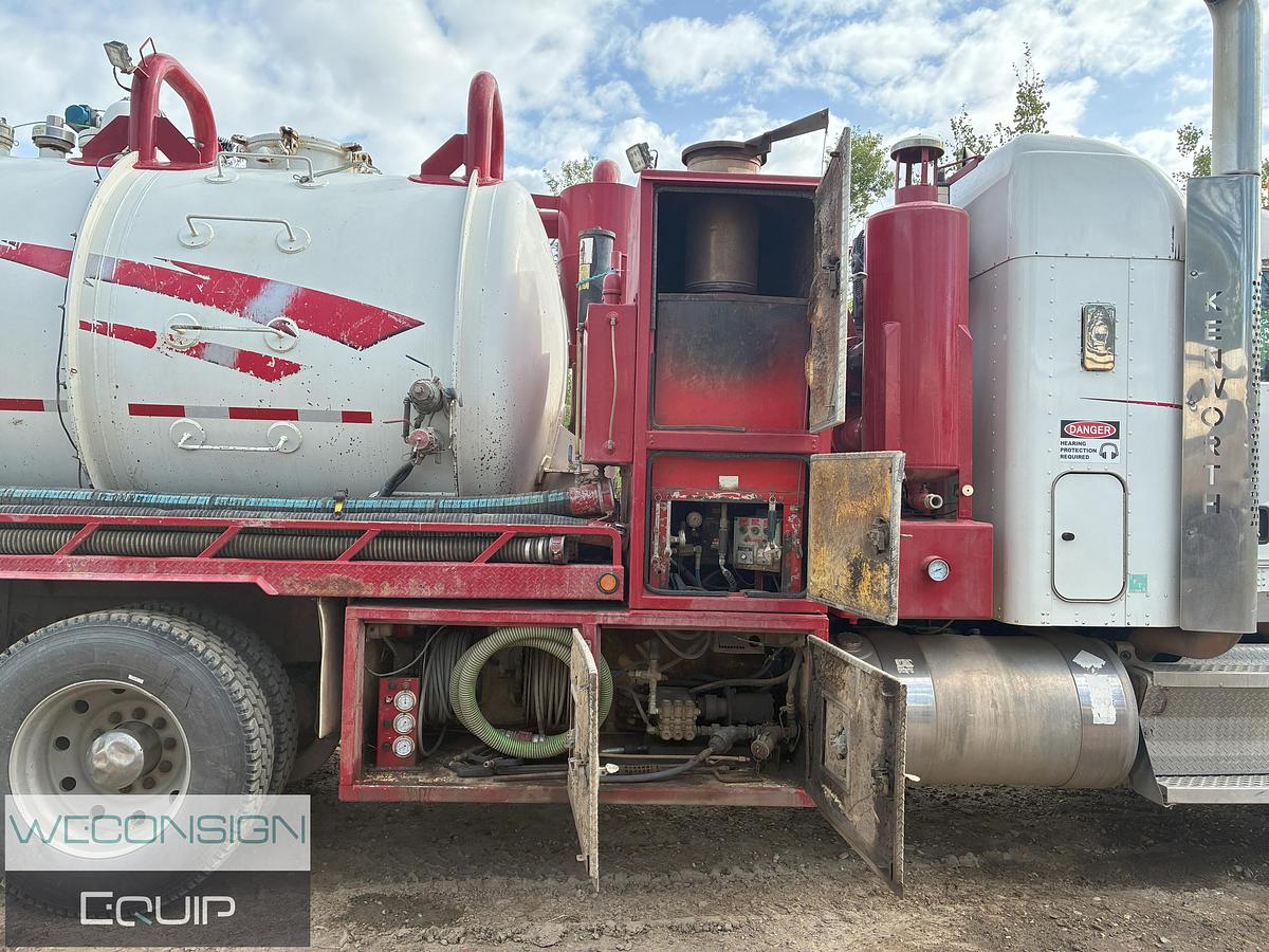 Used 2010 Kenworth T800 Tri Drive Combo Vac