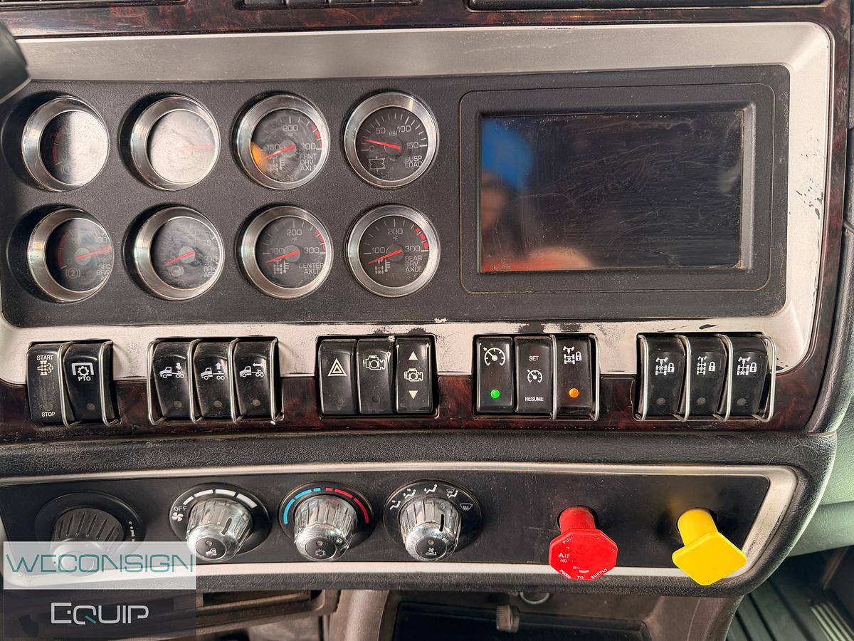 Used 2015 Kenworth T800 Tri Drive Winch Truck