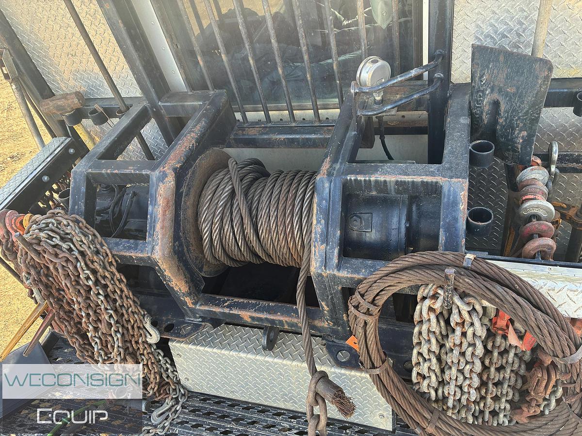 Used 2005 Kenworth T800B Sleeper Winch Truck