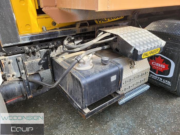 Used 2019 Peterbilt 367 Tandem Roll Off Truck