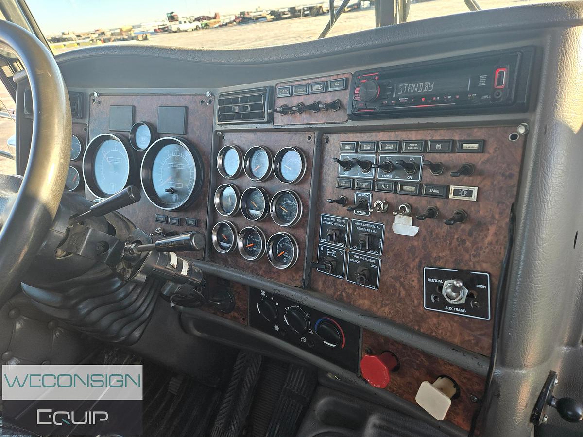 Used 2006 Kenworth C500B Bed Truck