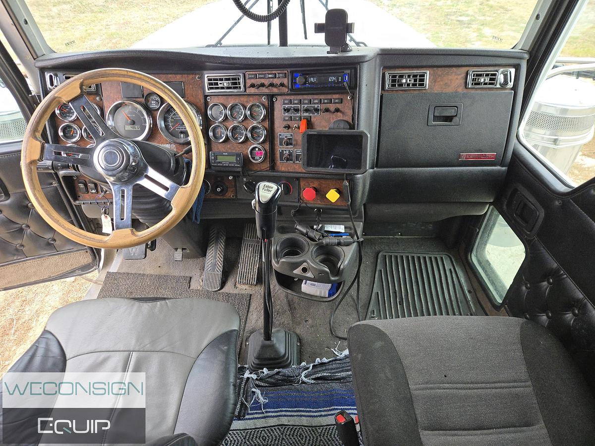 Used 2006 Kenworth W900B Sleeper Truck Tractor