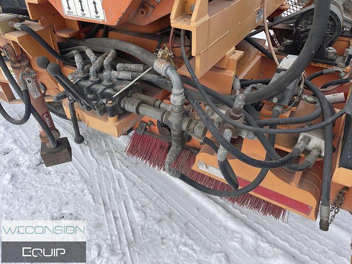 Used 2002 Nissan 2500 – Pavement Marking Vocational Truck