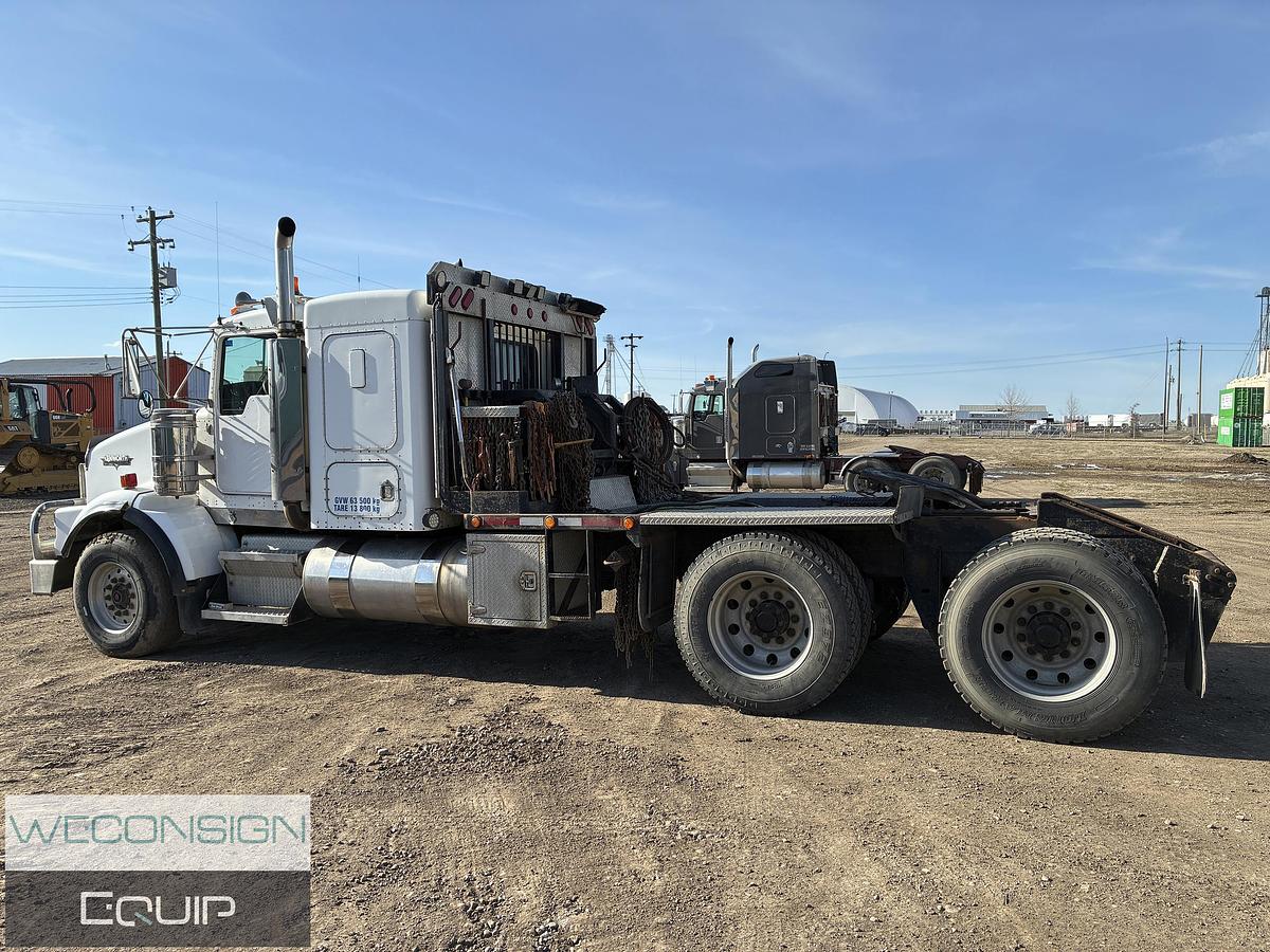 Used 2005 Kenworth T800B Sleeper Winch Truck
