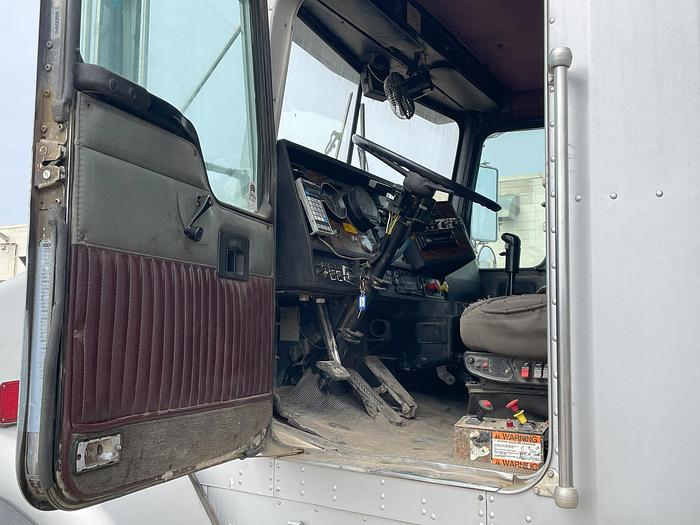 Used 1996 Kenworth T800 Pressure / Fuel Steam/Pressure Truck