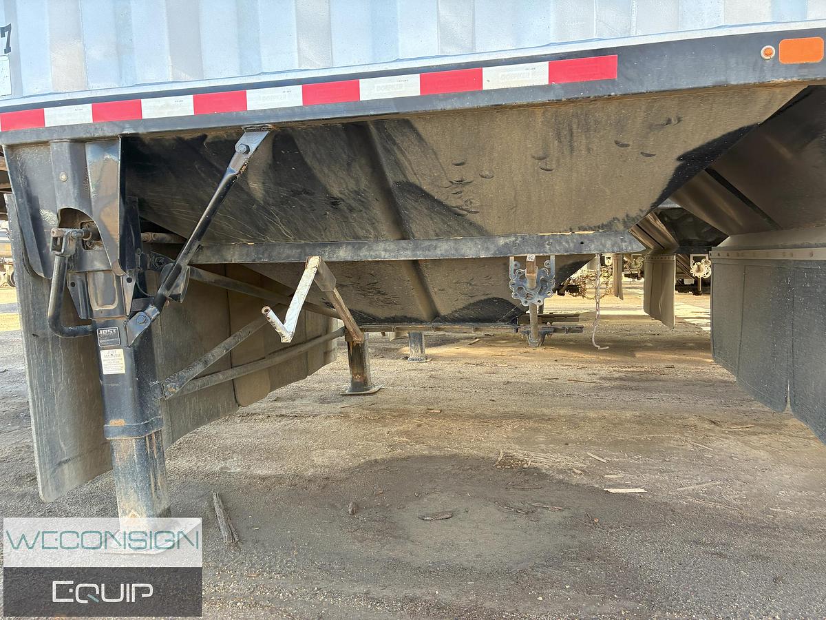 Used 2022 Doepker GRAVEL TRAILER SUPER B