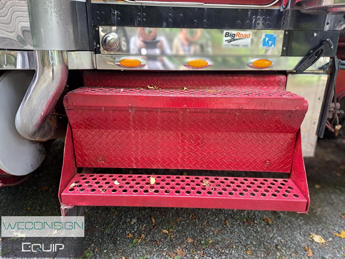 Used 2006 Kenworth W900L Sleeper Tractor