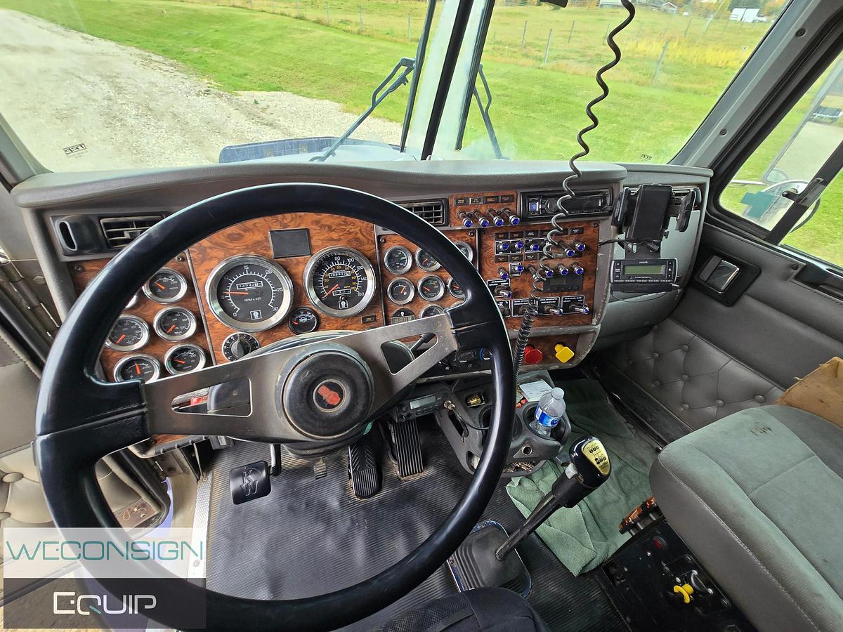 Used 2004 Kenworth T800 Winch Truck