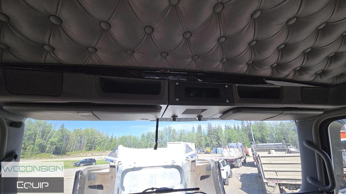 Used 2020 Kenworth T800 Daycab Logging Truck