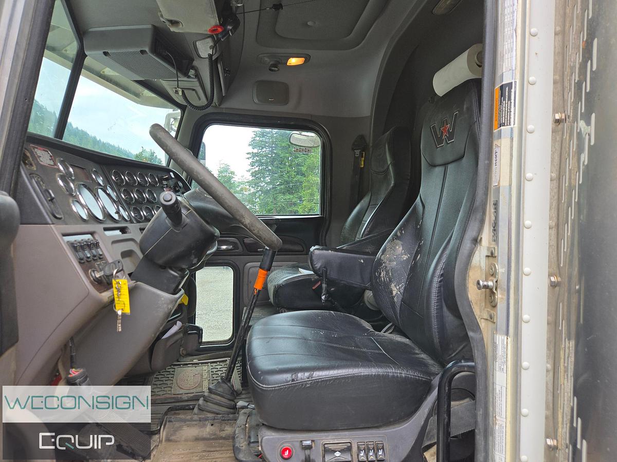 Used 2015 Peterbilt Tri-Axle Hydrovac