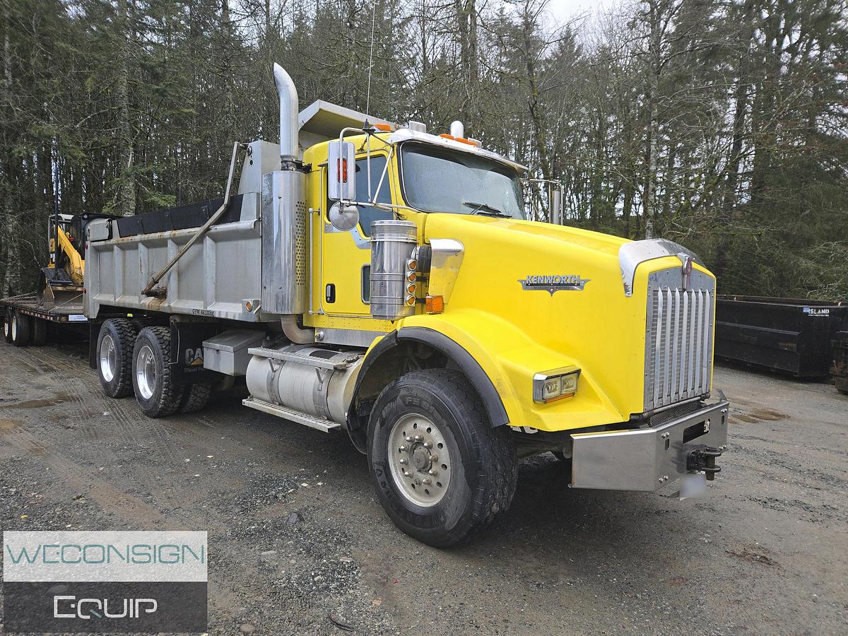 Used 2004 Kenworth T800B TA Dump Truck