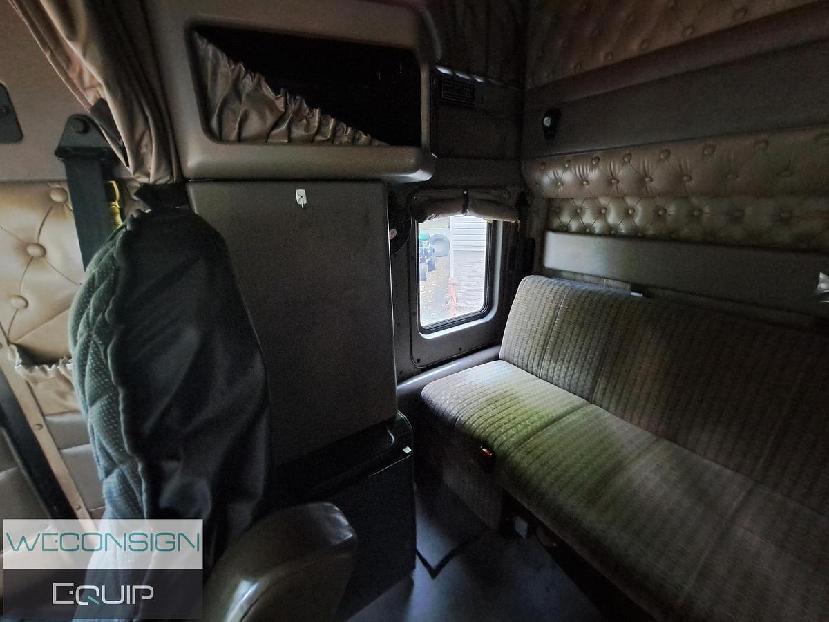 Used 2006 Kenworth W900L Sleeper Tractor