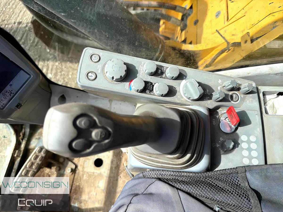 Used GTH-10 2015 John Deere 245G LC Excavator
