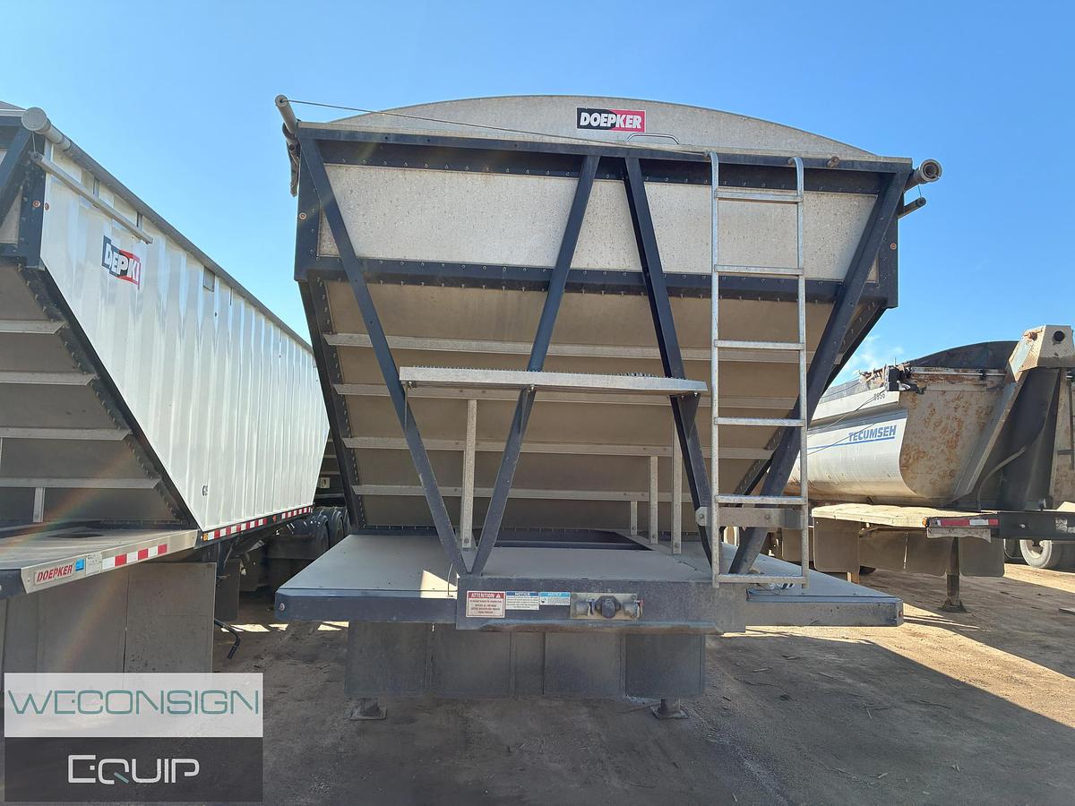 Used 2022 Doepker GRAVEL TRAILER SUPER B