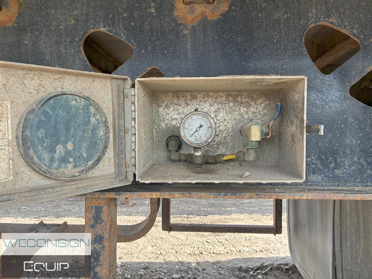 Used 2011 Doepker HB140701 Super B Flat Deck