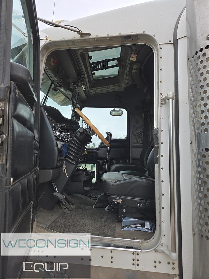 Used 2006 Kenworth W900B Sleeper Truck Tractor