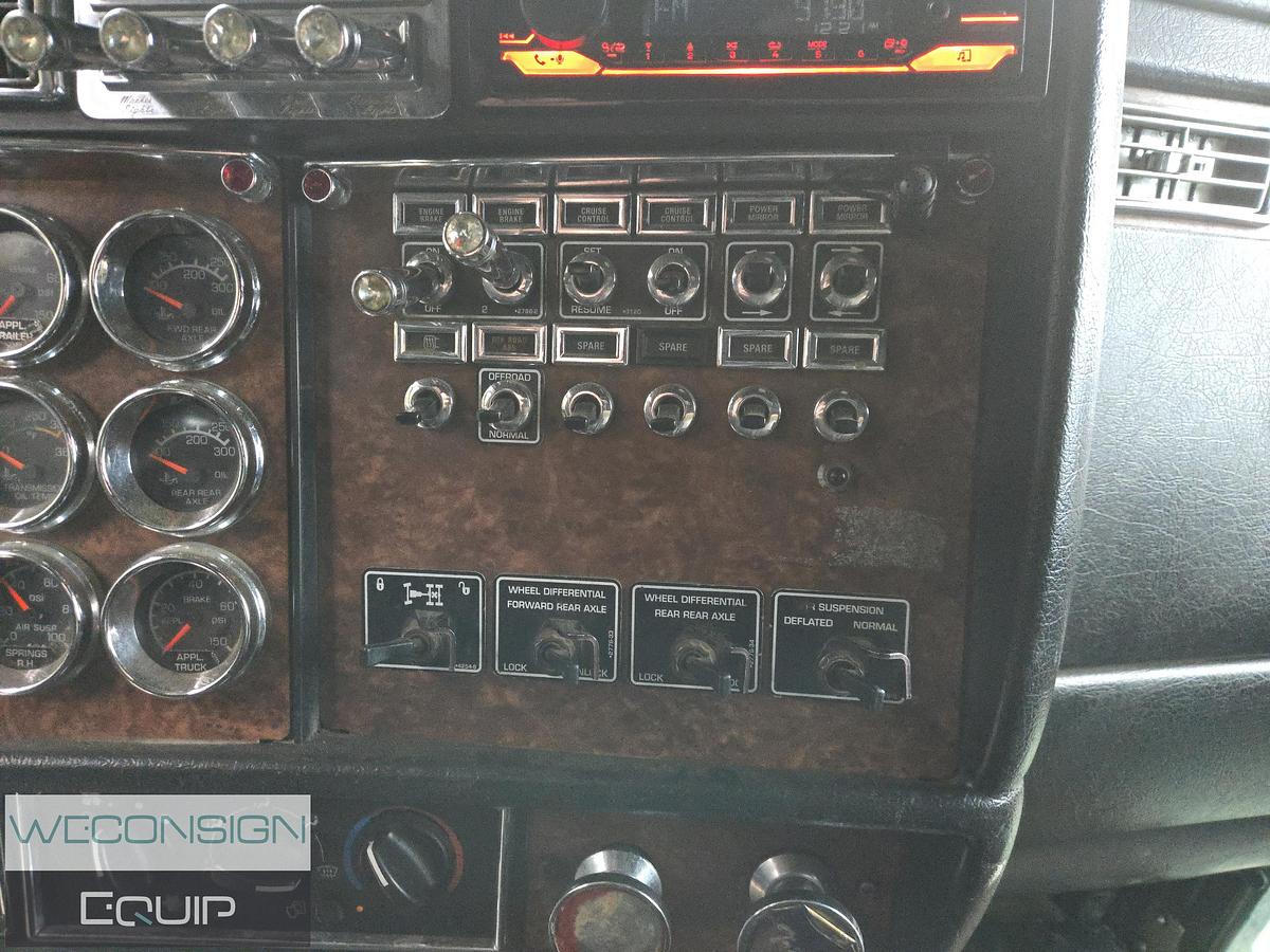 Used 2004 Kenworth T800B TA Dump Truck